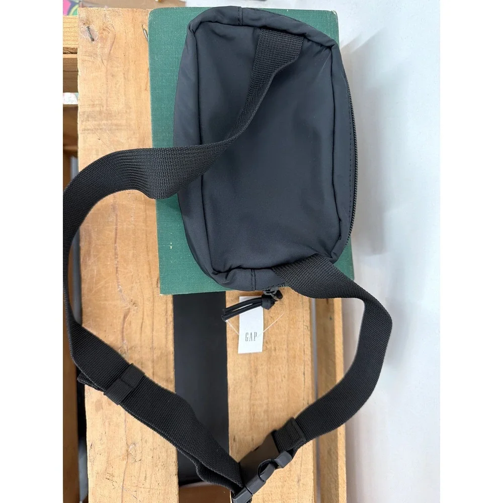 Gap Belt Bag Black Adjustable Strap Waist Pack Fanny Pack NWT 595190-01-1